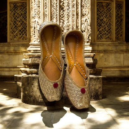 Golden Jutti