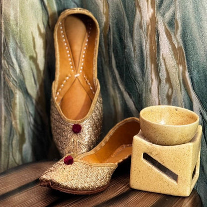 Golden Jutti